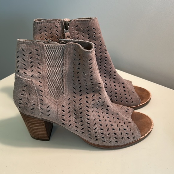 Toms size 7 peep toe suede wedge GUC - Picture 3 of 5